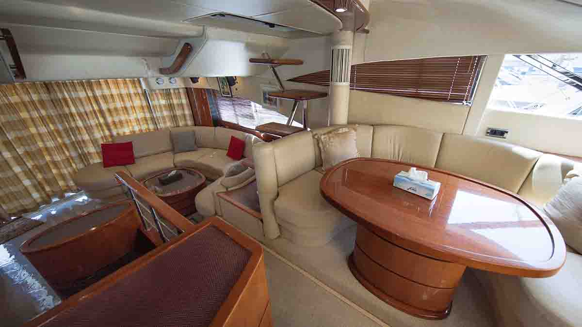 book dubai yachts Fairline68ft 1