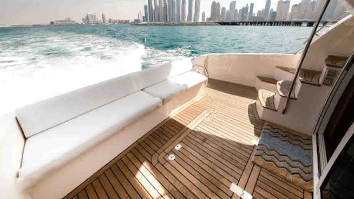 book dubai yachts w44ft 1